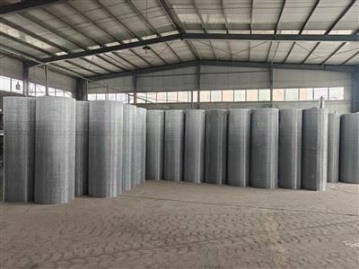 سياج شبكي ملحوم مطلي بـ PVC